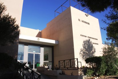 Entrada principal del Centro Penitenciario de Almería El Acebuche