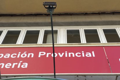Sede provincial del PSOE de Almería, donde se lanzaron piedras.
