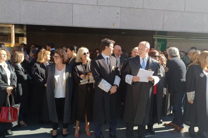 Concentración junto a la Ciudad de la Justicia de Almería.