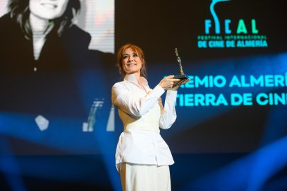 Nathalie Poza, tras recoger el premio honorífico Almería, Tierra de Cine.