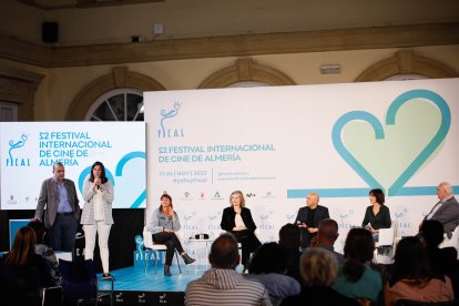Mesa redonda sobre Carlos Saura con Ingrid Rubio, Assumpta Serna, Ana Torrent y Antonio Saura, con Luis Alegre como moderador.