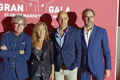 Juan Felipe Navarro, presidente de Club de Marketing Almería, junto a miembros de la directiva del club.