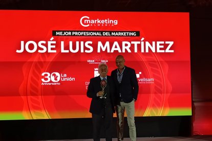 El periodista y editor de La Voz de Almería se coronó con el premio a Mejor Profesional del Marketing.