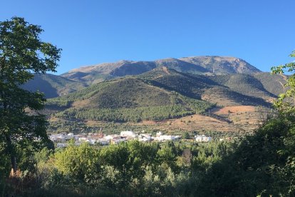 Desde el sendero también hay magníficas vistas a las sierras de Gádor y Nevada.
