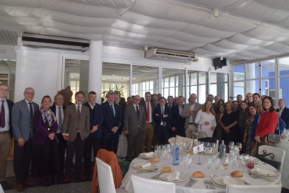 Esteban Arimany, con los asistentes en el Club de Mar.