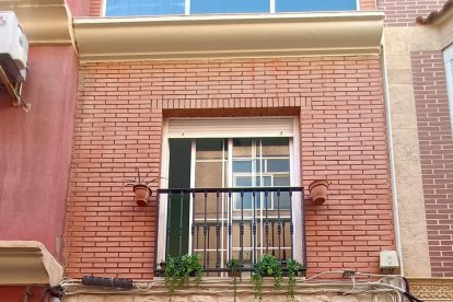 En calle García Cañas, donde se encuentras las casas más históricas del vecindario, se ubica el negocio Frutería Villagarcía, conocido también como la tienda de Encarna.