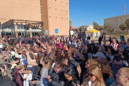 Varios centenares de personas se dieron cita para ver a William Levy en Almería.