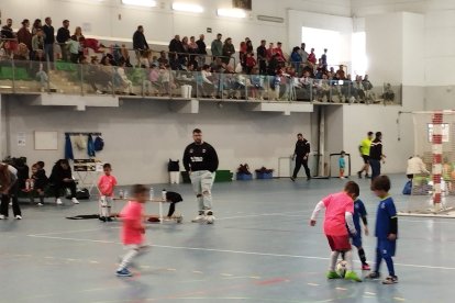 Los padres y familiares animaron desde la grada.