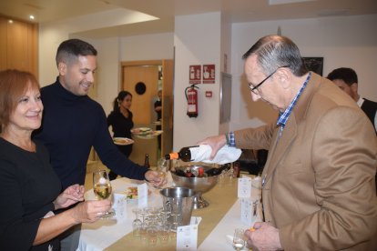 Juan Manuel Martínez Miralles recibe un homenaje en el Hotel Catedral por su jubilación.
