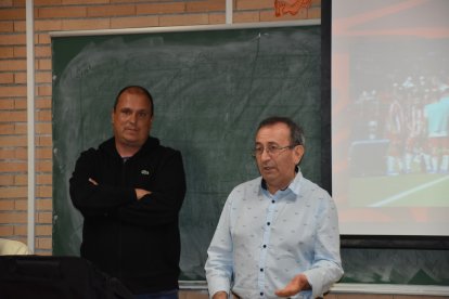 Amador Andrés presenta a Alberto Lasarte.