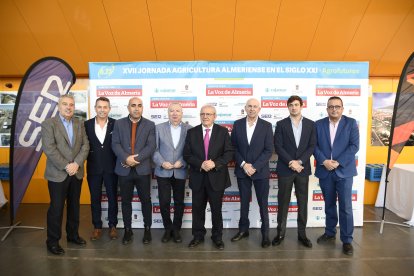 Juan Fernández de LA VOZ, F. Belmonte, Antonio Mena, Pedro M. de la Cruz, Antonio Bonilla; Antonio Bretones, presidente de CASI, Javier Carmona y Olivier Martínez.