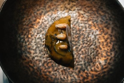 Empanadilla de yema curada y zarangollo.