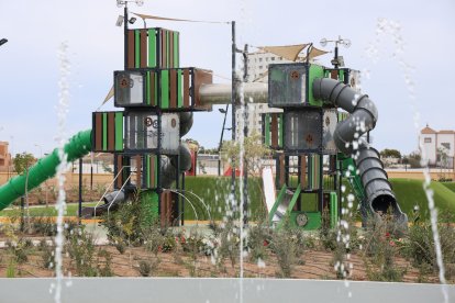 Zona de toboganes del \'Gran Parque de las Familias\' de El Ejido.