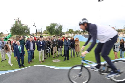 Zona de \'pump track\' del \'Gran Parque de las Familias\' de El Ejido.