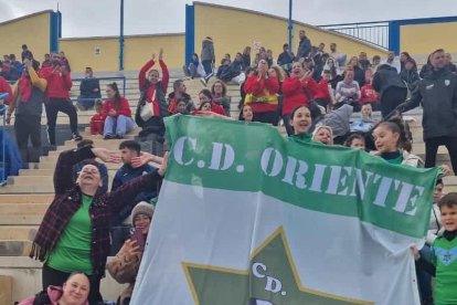 La afición ha disfrutado tanto como los pequeños futbolistas.