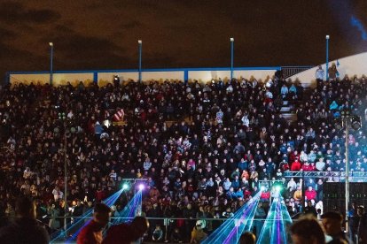 Hubo juego de luces en la primera jornada del torneo.
