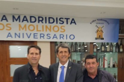 Pepe Salguero fue uno más en la fiesta del 22 Aniversario de la Peña Madridista de Los Molinos. 