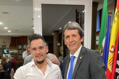 Pepe Salguero siempre está con su casa en la Peña Madridista de Los Molinos. 