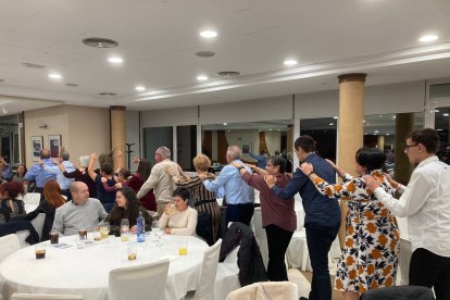 La fiesta de la Peña Madridista de Los Molinos acabó con baile y cantando el himno del Real Madrid. 