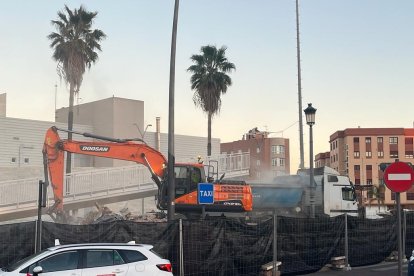 Trabajos de este jueves en la pasarela.