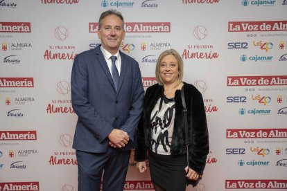 Pedro Jesús Ayala Rodríguez, director del CEIP Goya, y Beatriz García, jefa de estudios.