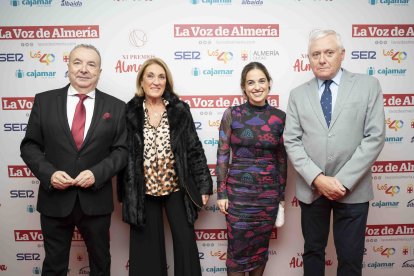 Javier Frías, subdelegado de Defensa, Silvia Romero, Pedro Manuel de la Cruz y Laura Martínez.