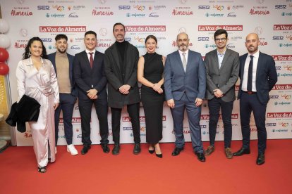 Silvia Fernández, Miguel Antonio Rodríguez Cárdenas, Mohamed Ezzizaoui, Tito Sánchez, Karolina Lewandowska, Francisco Silvente, Javier Callejas y Francisco G. Luque, trabajadores de La Voz de Almería.