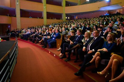 Cientos de invitados disfrutaron de una entretenida y emotiva velada.