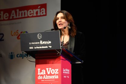 Magdalena Cantero, de la Asociación de Vecinos Casco Histórico, tras recoger el premio Cultura.