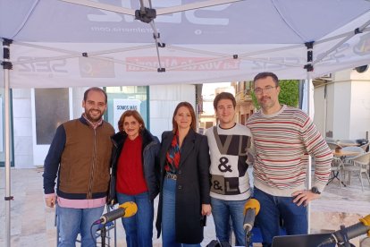 Autoridades e invitados este viernes en el \'stand\' de la Cadena SER.