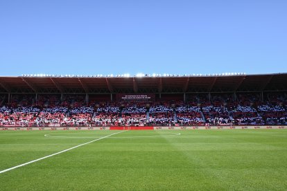 Mosaico en la grada de Preferencia del Estadio de los Juegos Mediterráneos.