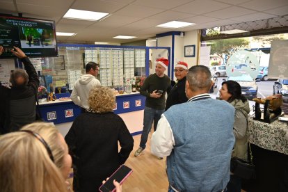 Celebración en la administración de la calle Pérez Galdós, 14, en Almería.