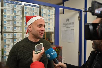 Celebración en la administración de la calle Pérez Galdós, 14, en Almería.