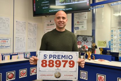 Celebración en la administración de la calle Pérez Galdós, 14, en Almería.