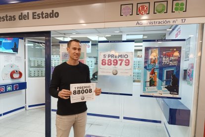 Un décimo del Gordo y un quinto premio vendido en la administración del Centro Comercial Carrefour.
