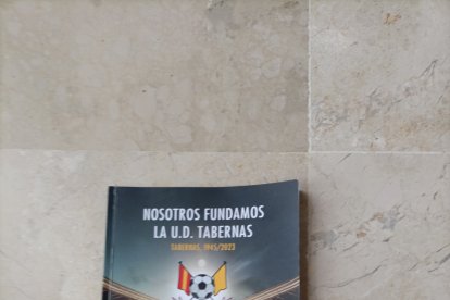 La portada del libro con la historia del Tabernas.