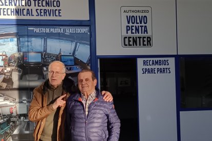 Siempre mirando al mar posando para LA VOZ.