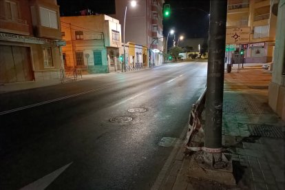 Un trozo de valla mira a la otra.