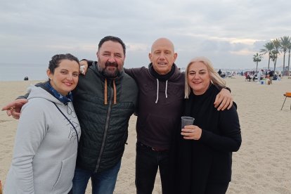 Encarna Martínez, jefa de estudios de la Escuela de Música y Danza de Roquetas con Alicia, Antonio y Luis.