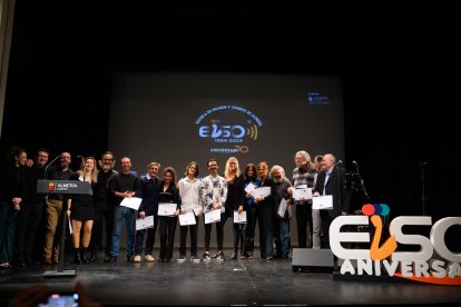 Foto de familia tras la entrega de diplomas a actores y técnicos que han colaborado con EISO a lo largo de estos años.