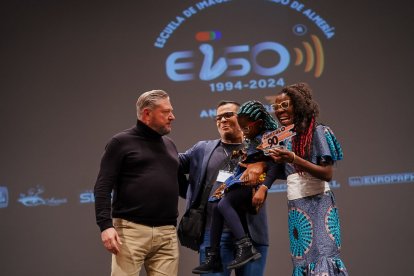 Premio a mejor corto para Arturo Rondón, por Maku.