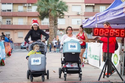 Con los carritos es más divertida la prueba.