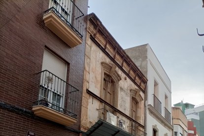 La casa delos Quiñonero está apuntalada.