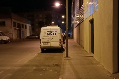 La puerta trasera de la fábrica de DICEL.