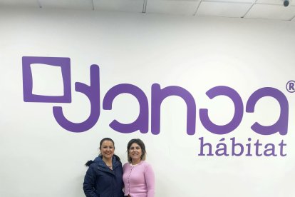 Isabel María Abad Ferrer, ganadora de la cesta en Danoa Habitat.