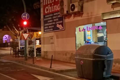 Ya se han puesto lasmesas en su sitio.