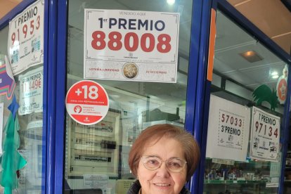 Carmen ha repartido el premio en Campohermoso.