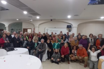 Foto de familia con todos los asistentes en \'El Panzas\'.