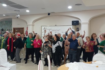 Animado baile tras el brindis.