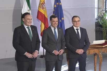 Consejero de Universidad, presidente de la Junta y rector de la UAL, desde la izquierda.
